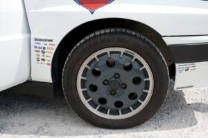 Image 21/47 of Lancia Delta HF Integrale (1988)