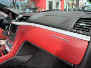 Imagen 17/21 de Maserati GranTurismo 4.2 (2007)