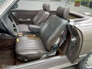 Image 7/7 de Mercedes-Benz 560 SL (1987)