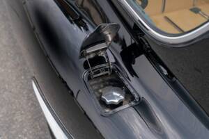 Immagine 14/38 di Jaguar E-Type 3.8 (1962)