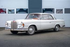 Afbeelding 1/24 van Mercedes-Benz 220 SE b (1963)