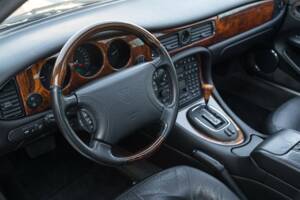 Bild 39/50 von Jaguar XJ 8 Executive (1997)