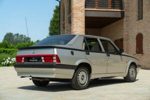 Obraz 6/50 pojazdu Alfa Romeo 75 2.0 Twin Spark (1989)