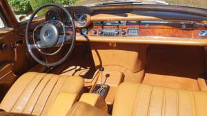 Image 19/38 of Mercedes-Benz 280 SE 3,5 (1969)