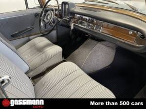 Image 13/15 of Mercedes-Benz 220 SE b (1963)