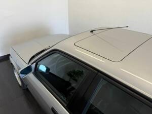 Immagine 12/50 di BMW 325i Touring (1992)