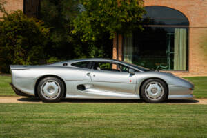 Image 3/50 of Jaguar XJ 220 (1993)