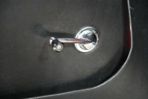 Image 8/50 of Austin-Healey 3000 Mk II (BJ7) (1964)