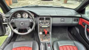 Afbeelding 26/63 van Mercedes-Benz SLK 32 AMG (2001)