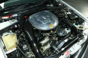 Afbeelding 40/50 van Mercedes-Benz 560 SEC (1991)