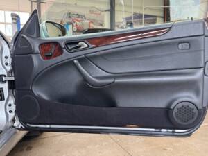 Image 17/50 of Mercedes-Benz CLK 230 Kompressor (2001)
