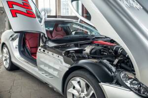Image 56/61 of Mercedes-Benz SLR McLaren (2004)