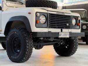 Image 7/45 de Land Rover Defender 110 (1991)