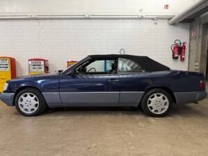 Imagen 1/21 de Mercedes-Benz 300 CE-24 (1993)