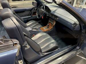 Image 22/36 of Mercedes-Benz 500 SL (1992)