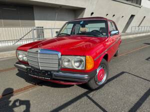 Image 53/65 of Mercedes-Benz 200 D (1982)