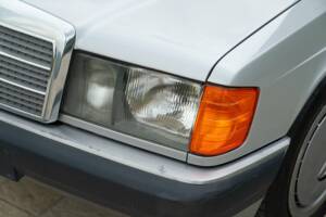 Image 17/50 of Mercedes-Benz 190 E 1.8 (1991)