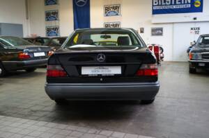 Bild 12/35 von Mercedes-Benz E 320 (1993)