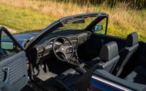 Immagine 14/35 di BMW 320i (1988)