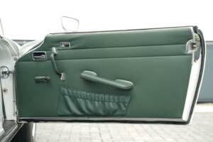 Image 14/50 de Mercedes-Benz 280 SL (1968)