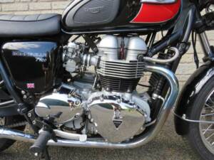 Image 3/39 of Triumph Bonneville T100 (2005)