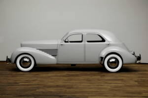 Image 2/22 of Cord 812 (1937)