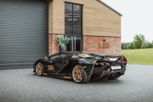 Image 66/68 of Lamborghini Sián FKP 37 (2021)