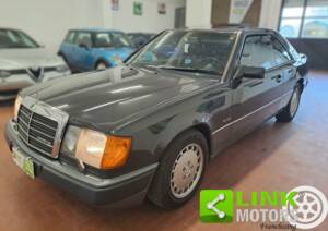 Imagen 4/10 de Mercedes-Benz 300 CE-24 (1990)