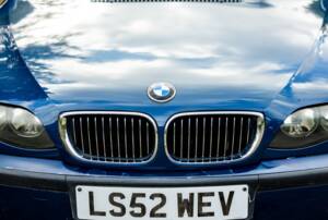Image 21/38 of BMW 325i (2002)