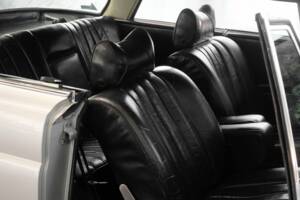 Image 24/49 de Mercedes-Benz 280 SE (1970)