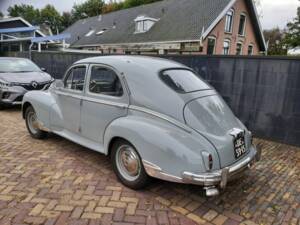 Image 5/8 de Peugeot 203 C (1955)