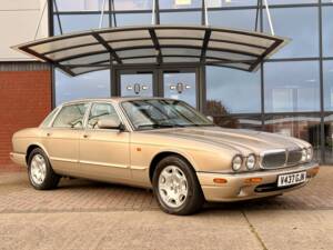 Bild 3/32 von Jaguar XJ 8 Sovereign (1999)