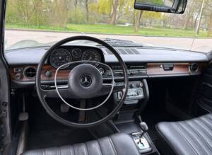 Bild 3/12 von Mercedes-Benz 250 (1971)