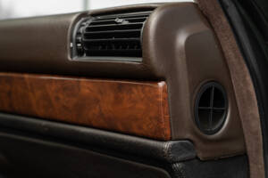 Image 19/34 of BMW 750iL (1989)