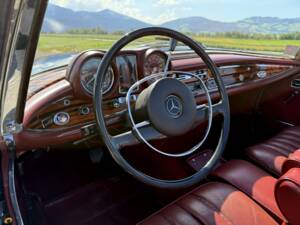 Bild 20/73 von Mercedes-Benz 280 SE 3,5 (1970)