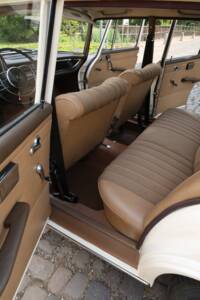 Image 12/32 of Mercedes-Benz 200 D (1966)