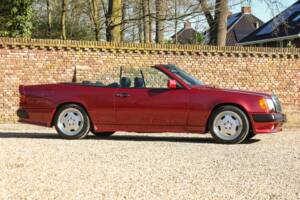 Bild 20/50 von Mercedes-Benz 300 CE-24 3.4 AMG (1993)