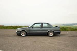 Image 31/50 of BMW 325i (1990)