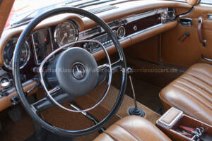 Image 8/33 de Mercedes-Benz 280 SL (1969)