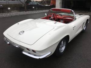 Image 5/25 of Chevrolet Corvette (1962)