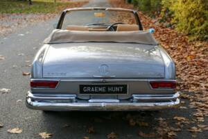 Image 46/50 of Mercedes-Benz 220 SE b (1966)