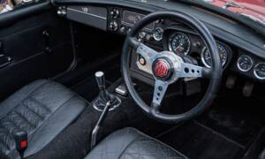 Image 3/25 of MG MGB V8 (1969)
