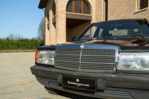 Image 22/50 de Mercedes-Benz 190 E (1988)