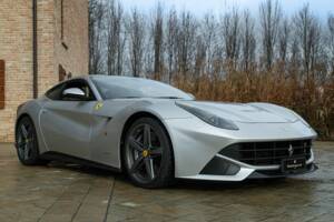 Image 2/50 of Ferrari F12berlinetta (2013)