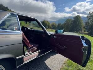 Image 19/26 of Mercedes-Benz 560 SL (1988)