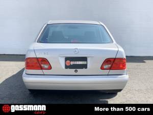 Imagen 7/15 de Mercedes-Benz E 320 (1998)