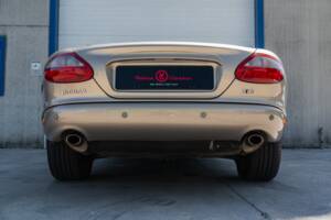 Image 15/91 de Jaguar XK8 4.0 (2000)