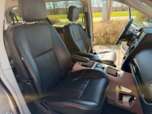 Bild 21/22 von Lancia Voyager 3.6 (2012)