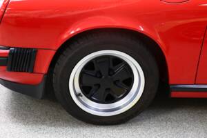 Image 17/47 of Porsche 911 Carrera 3.2 (1989)