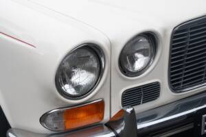 Image 36/50 of Jaguar XJ 6 4.2 (1972)